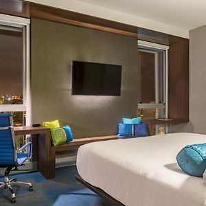 ALOFT Guest room 1 King City view
