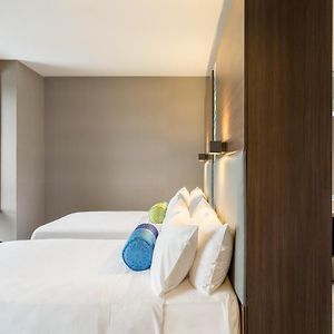 ALOFT Guest room 2 Queen City view